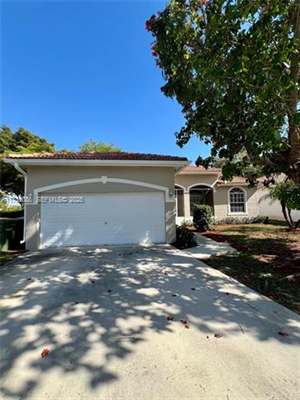 3 bedroom rental home at 2450 SE 5th Ct # 2450, Homestead, leased May 2025