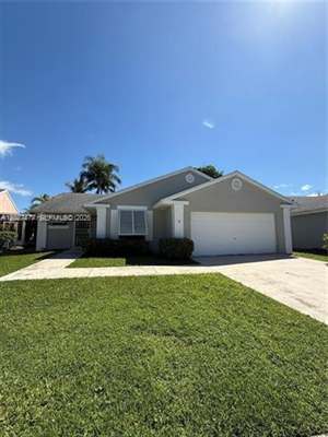 2 bedroom rental home at 665 SE 25th Ln # 665, Homestead, leased June 2026